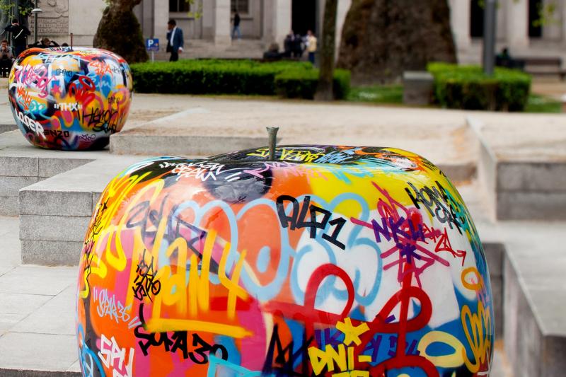 graffiti apple sculptures - outdoor double giant